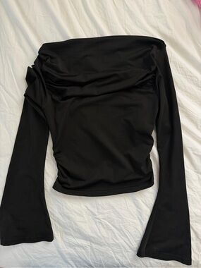 Edikted Gathered Black Off-Shoulder Long Sleeve Ruched Top